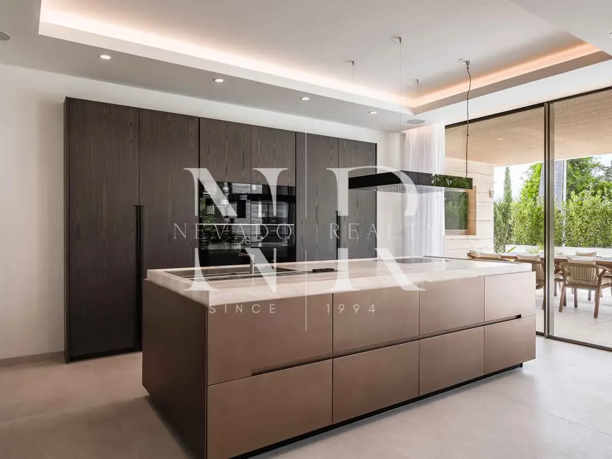 Newly built villa in El Paraiso Alto for sale