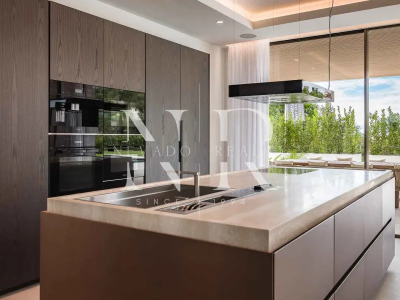 Newly built villa in El Paraiso Alto for sale