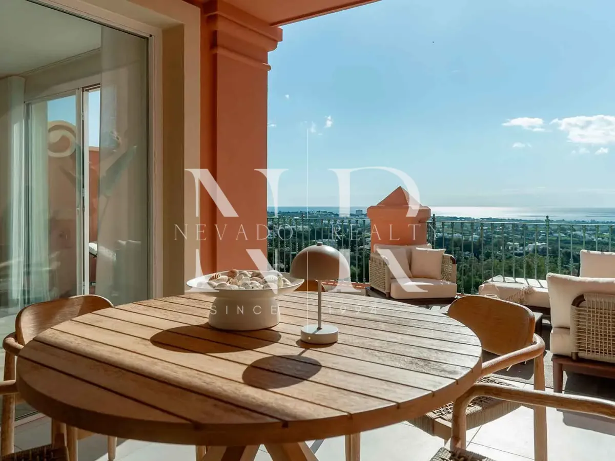 Flat in Urbanisation Monte Halcones with panoramic sea views for sale