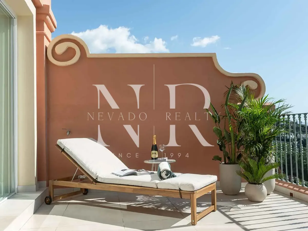 Flat in Urbanisation Monte Halcones with panoramic sea views for sale