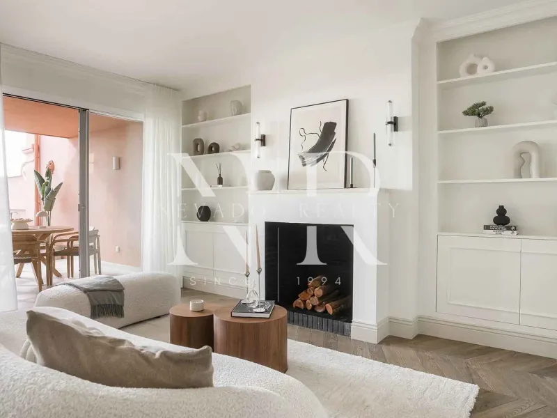 Flat in Urbanisation Monte Halcones with panoramic sea views for sale