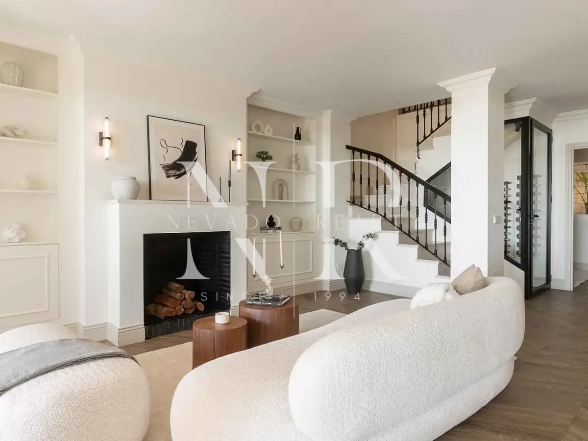 Flat in Urbanisation Monte Halcones with panoramic sea views for sale