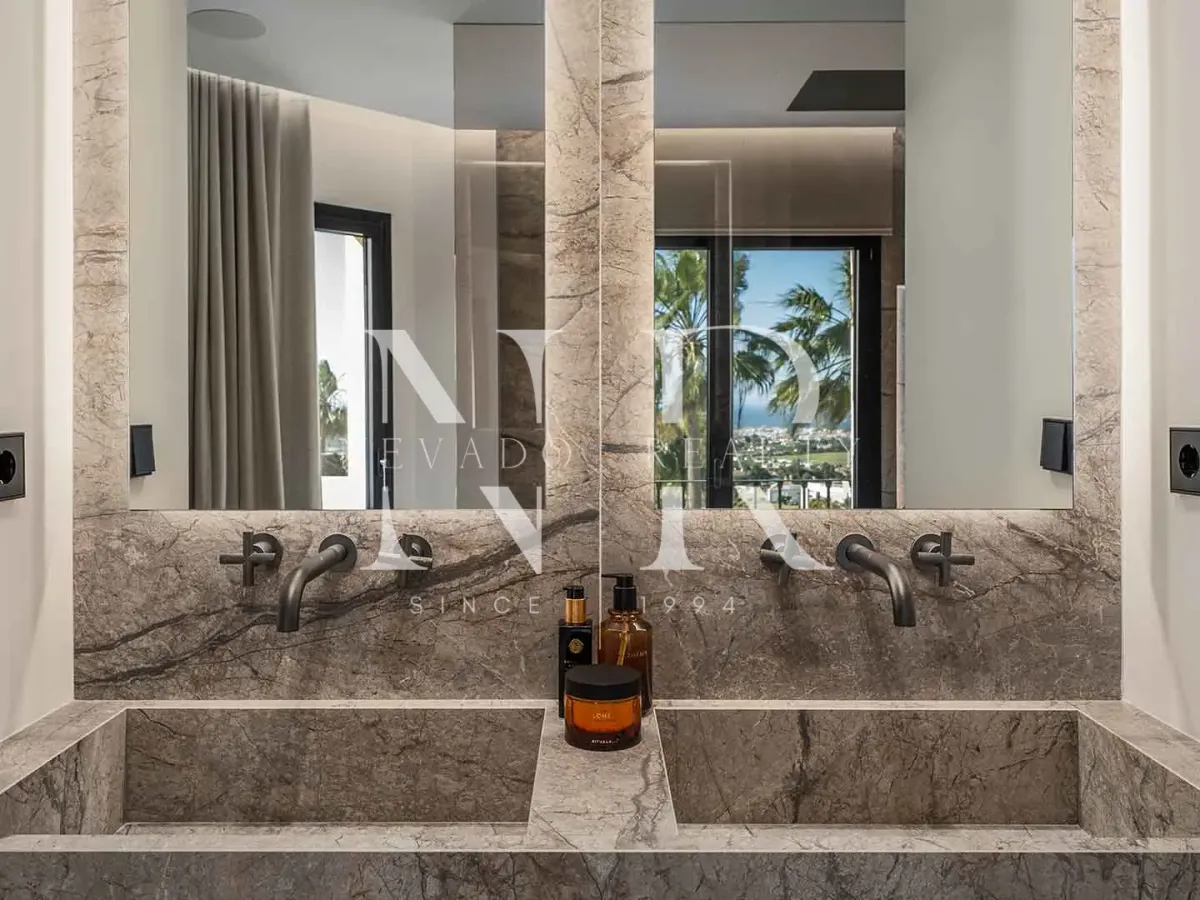 Completely renovated townhouse in La Quinta Hills for sale