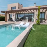Mediterranean style villa in El Paraiso Alto for sale 4