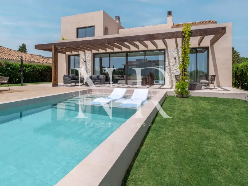 Mediterranean style villa in El Paraiso Alto for sale