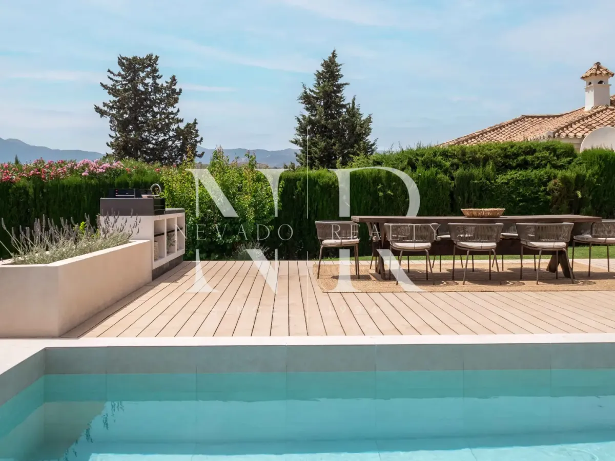 Mediterranean style villa in El Paraiso Alto for sale