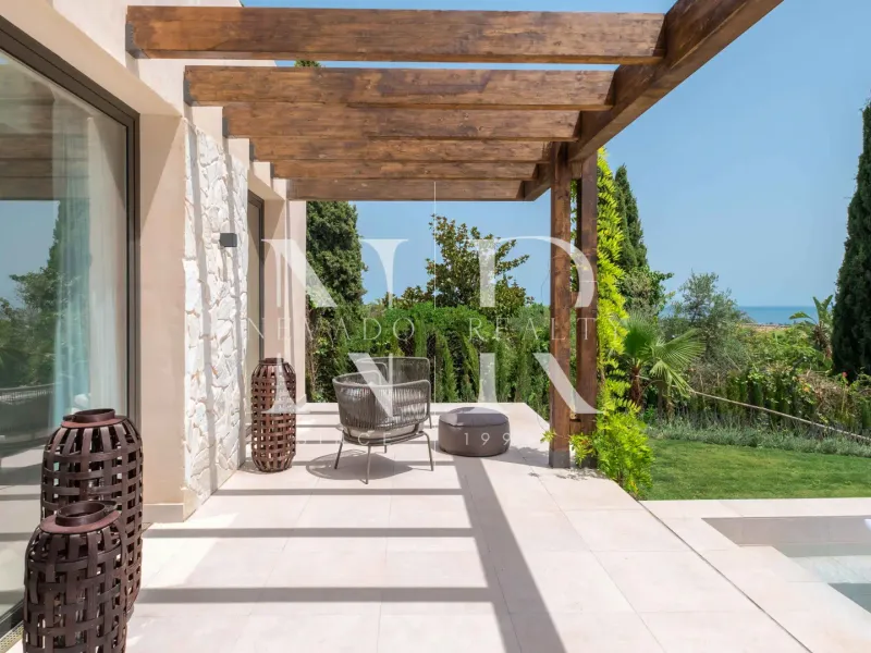 Mediterranean style villa in El Paraiso Alto for sale