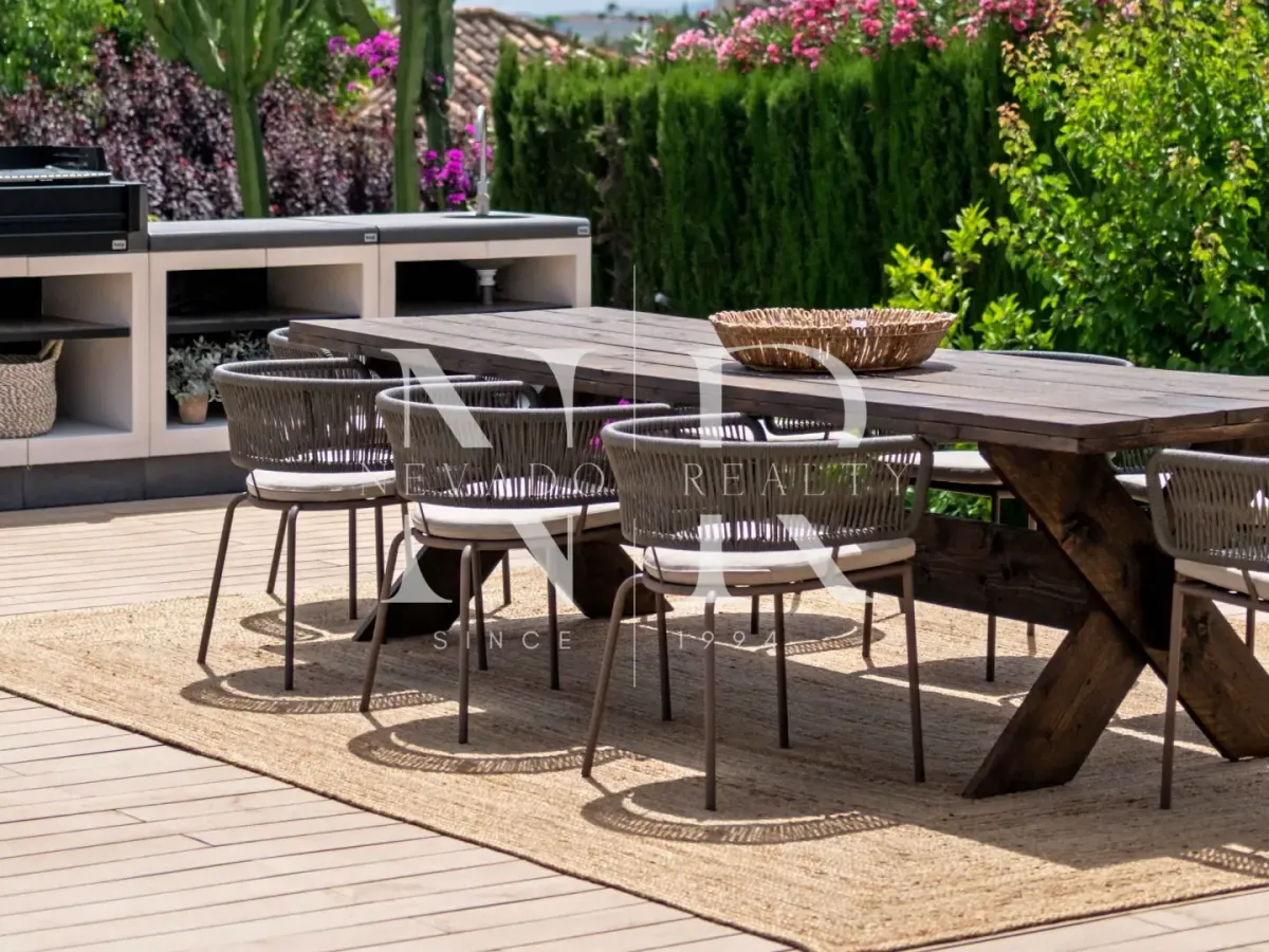 Mediterranean style villa in El Paraiso Alto for sale