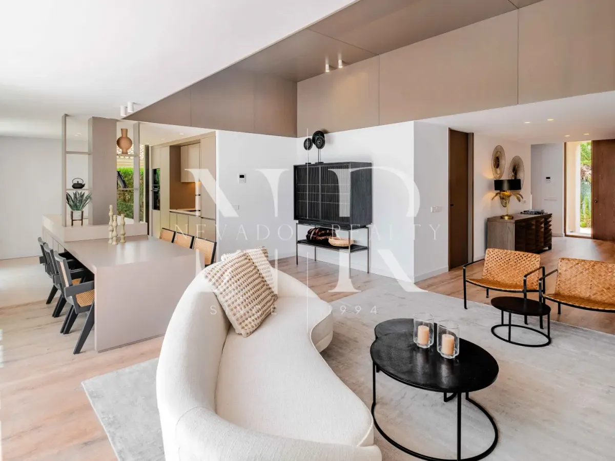 Mediterranean style villa in El Paraiso Alto for sale