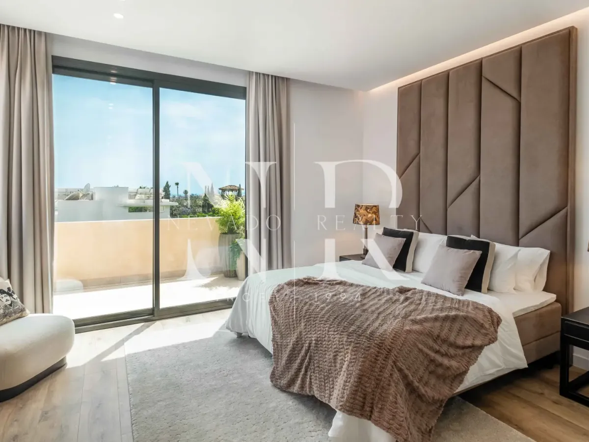 Mediterranean style villa in El Paraiso Alto for sale