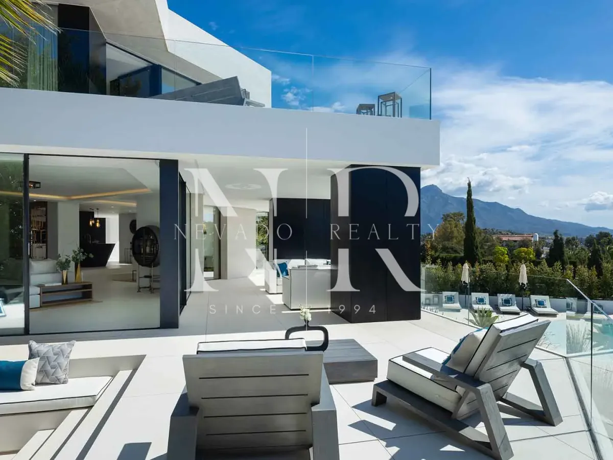 Villa in Urbanisation El Herrojo with panoramic views for sale