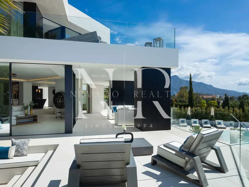 Villa in Urbanisation El Herrojo with panoramic views for sale