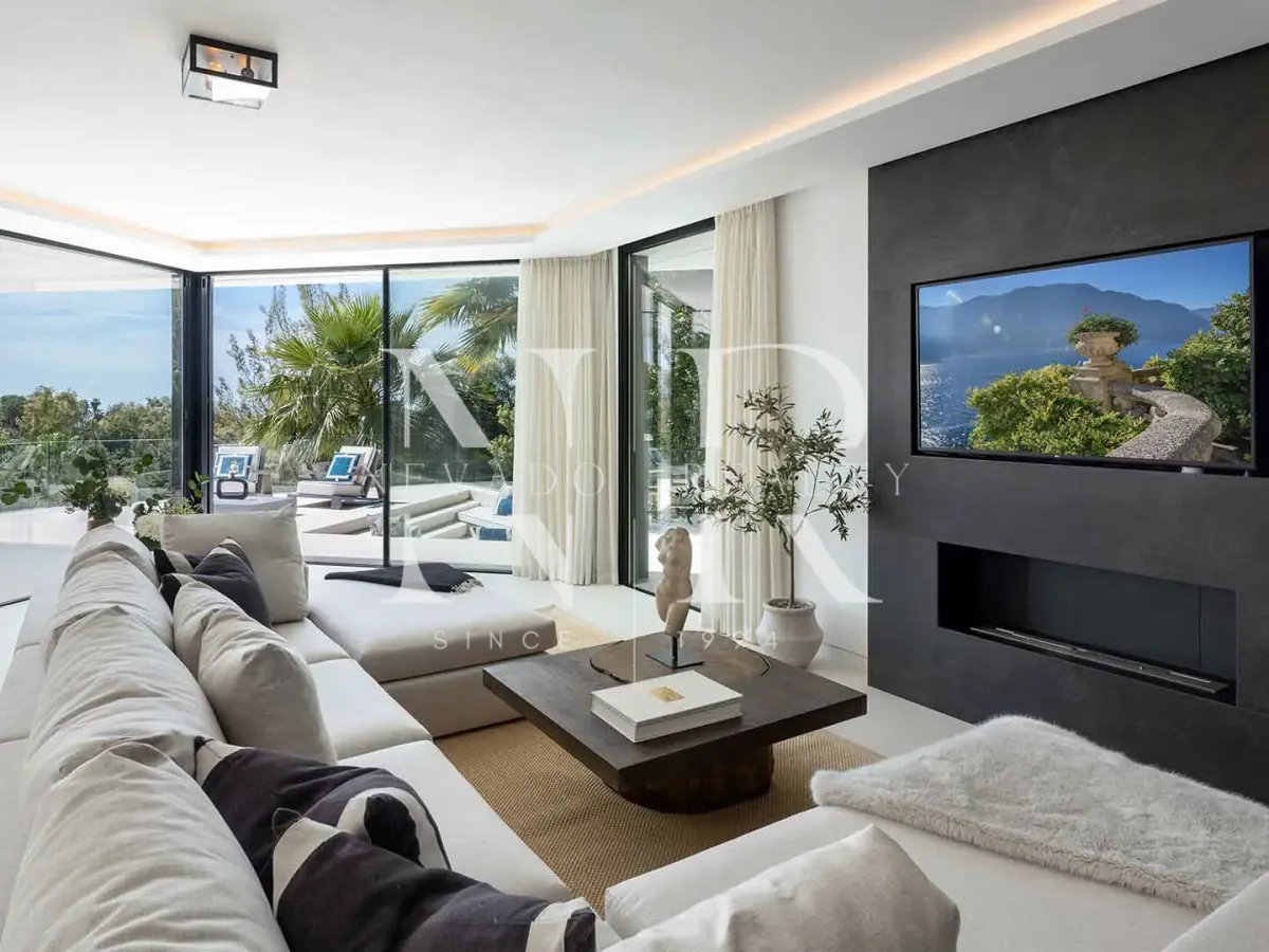 Villa in Urbanisation El Herrojo with panoramic views for sale