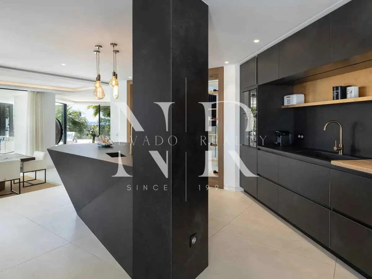 Villa in Urbanisation El Herrojo with panoramic views for sale