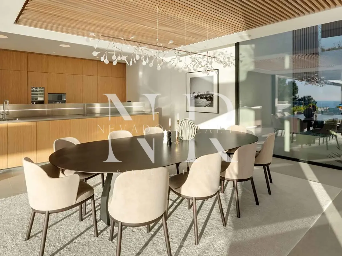 Villa in Urbanization El Madroñal with panoramic views for sale