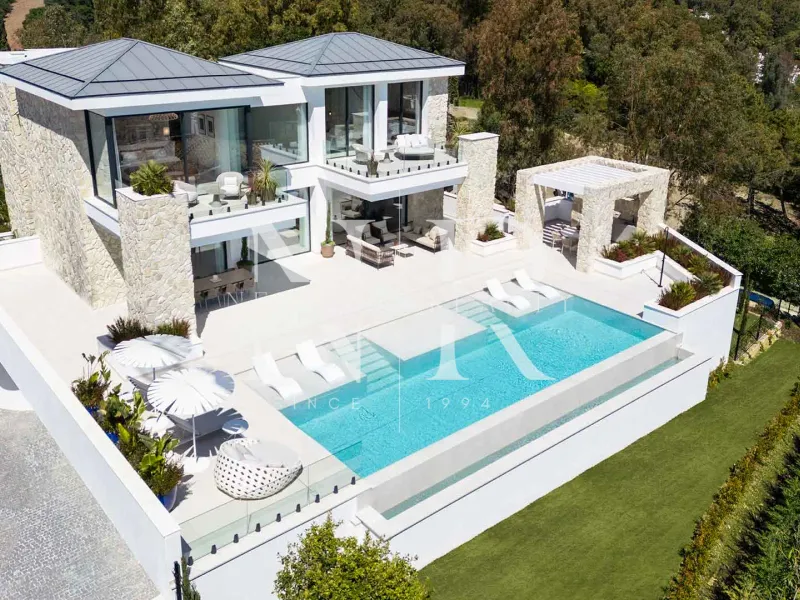 Villa in Urbanisation La Quinta with panoramic views for sale