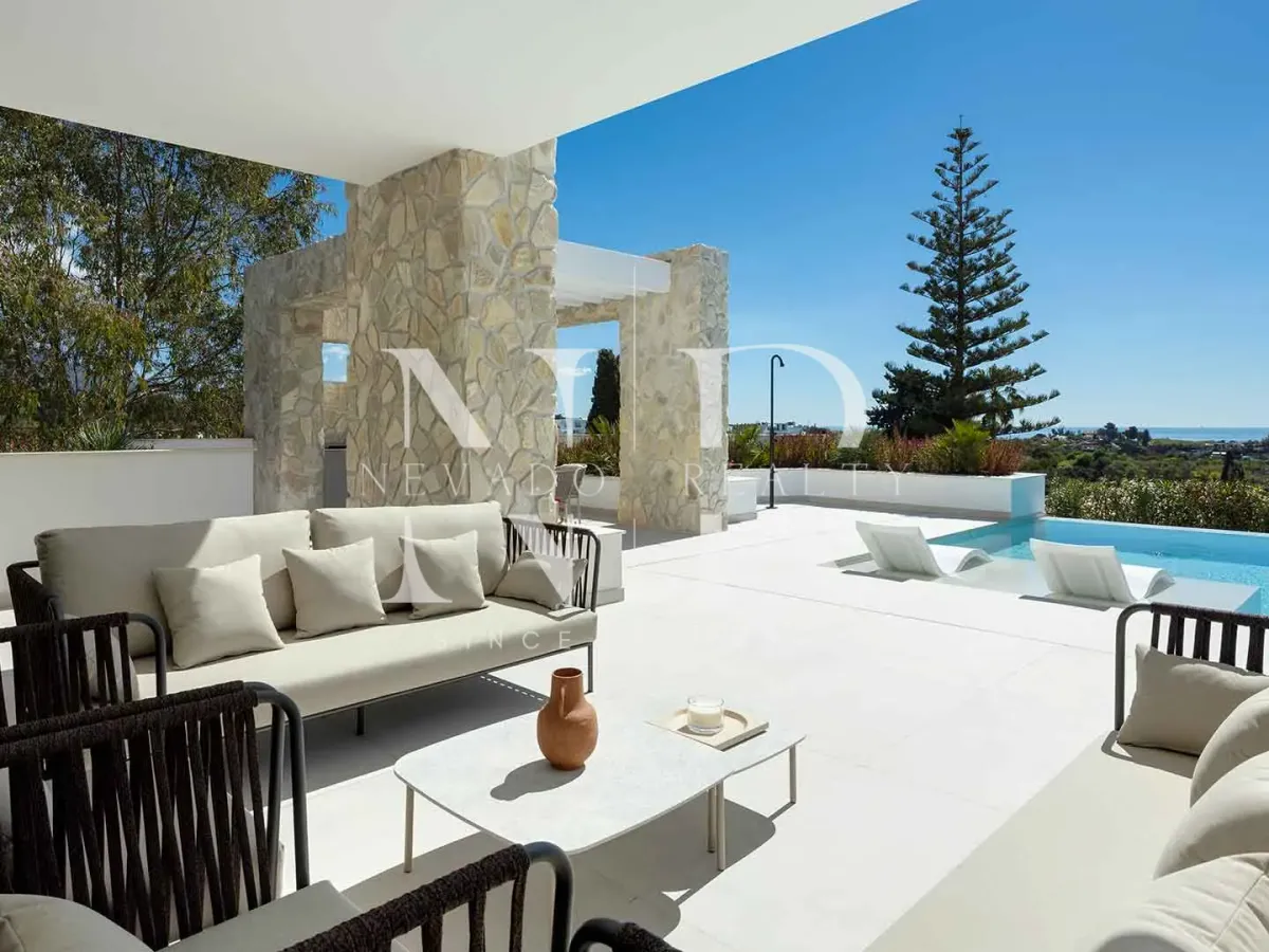 Villa in Urbanisation La Quinta with panoramic views for sale