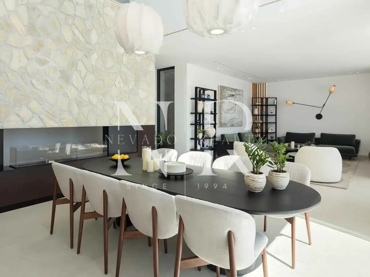 Villa in Urbanisation La Quinta with panoramic views for sale