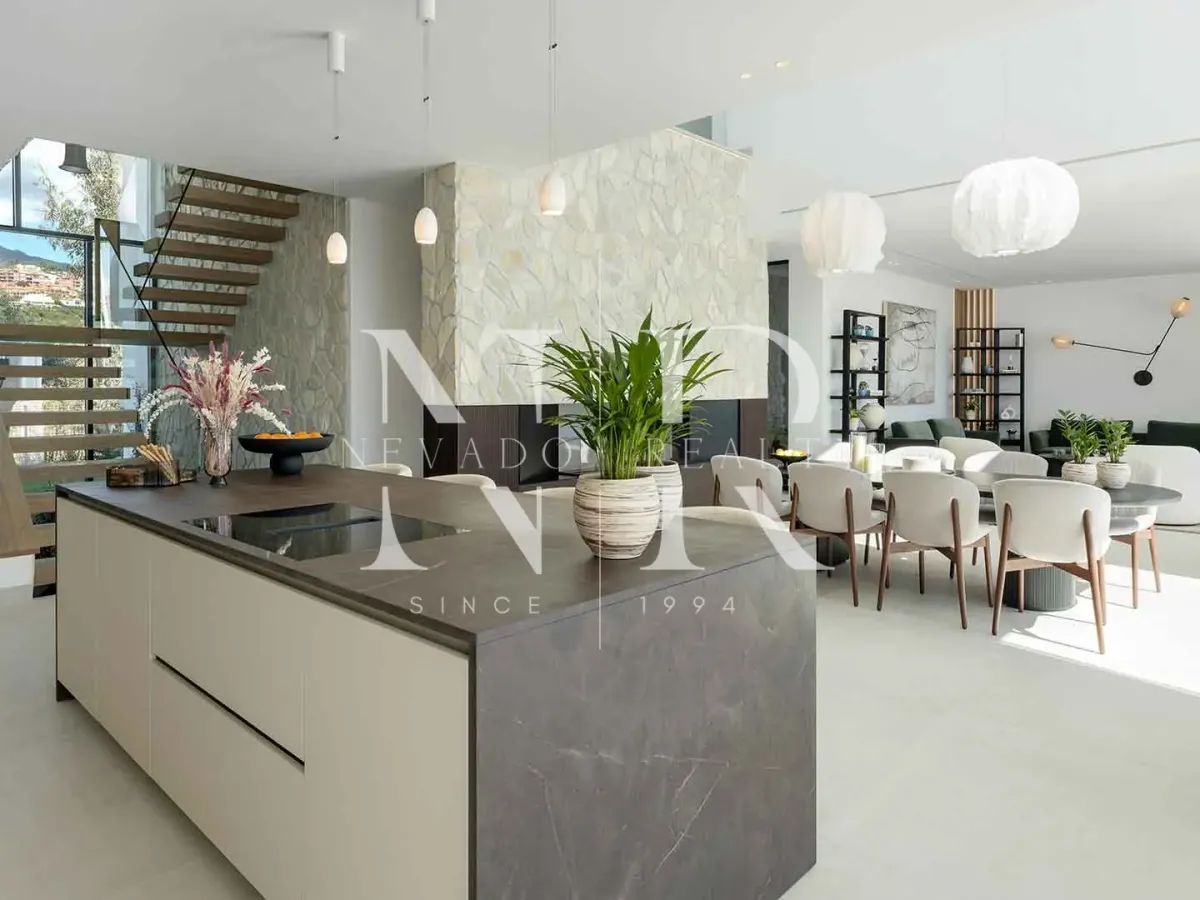 Villa in Urbanisation La Quinta with panoramic views for sale