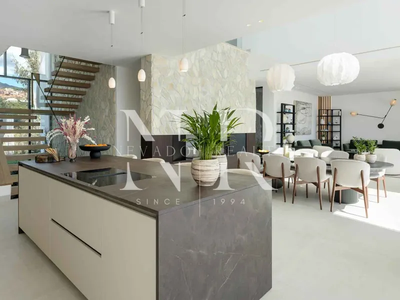 Villa in Urbanisation La Quinta with panoramic views for sale