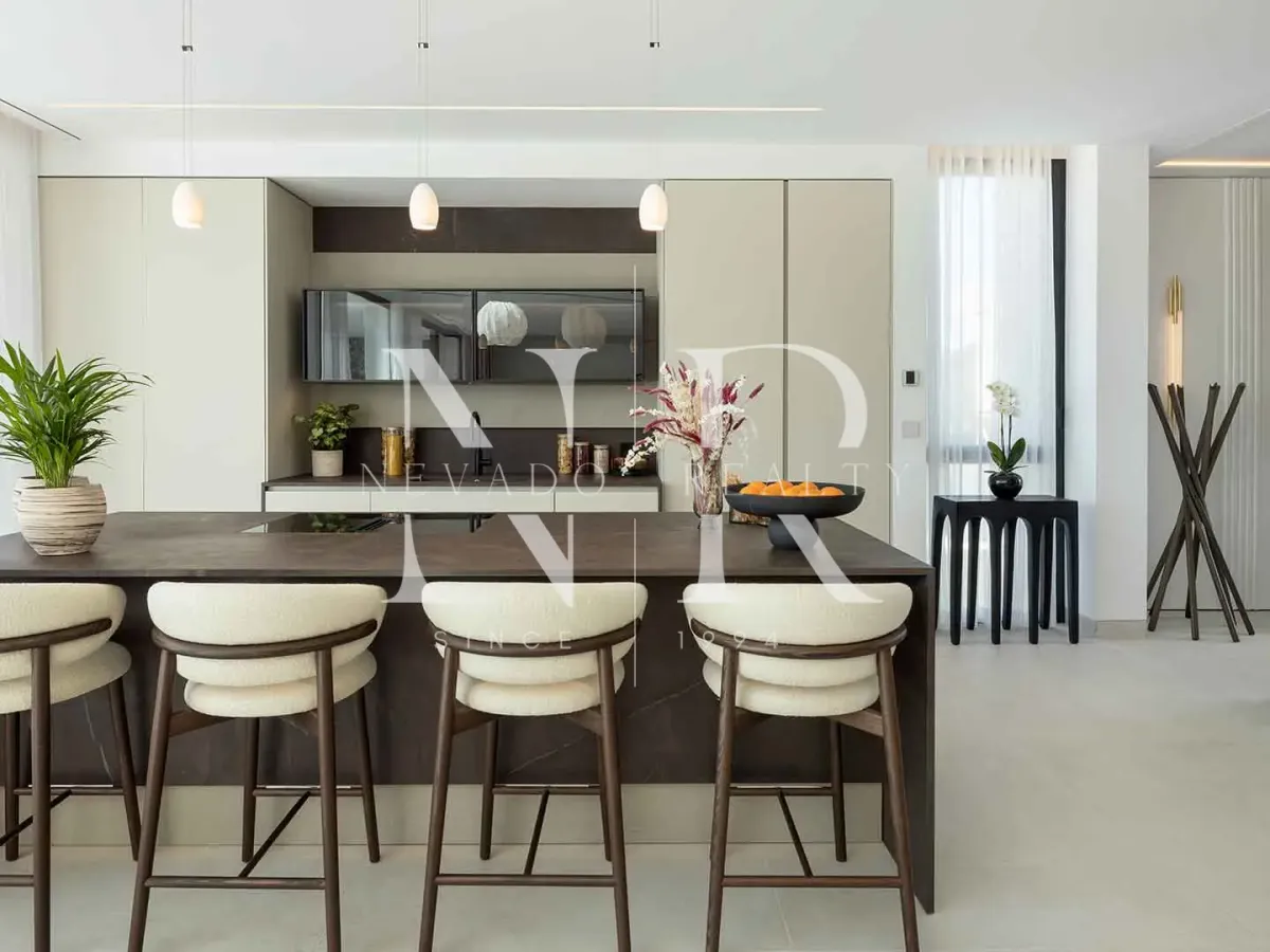 Villa in Urbanisation La Quinta with panoramic views for sale