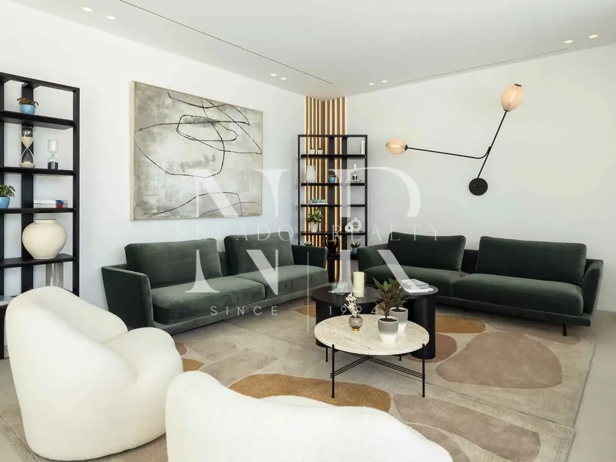 Villa in Urbanisation La Quinta with panoramic views for sale