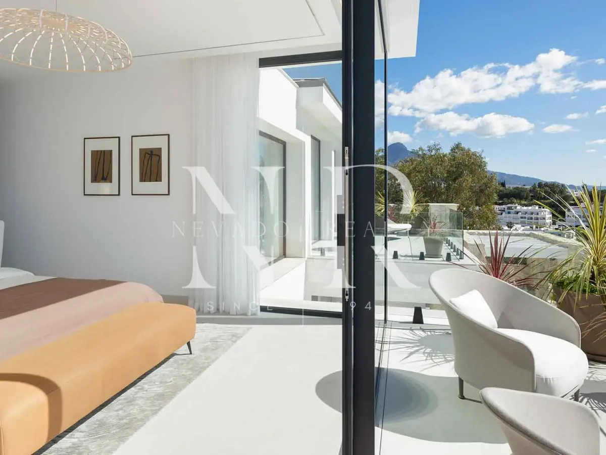 Villa in Urbanisation La Quinta with panoramic views for sale