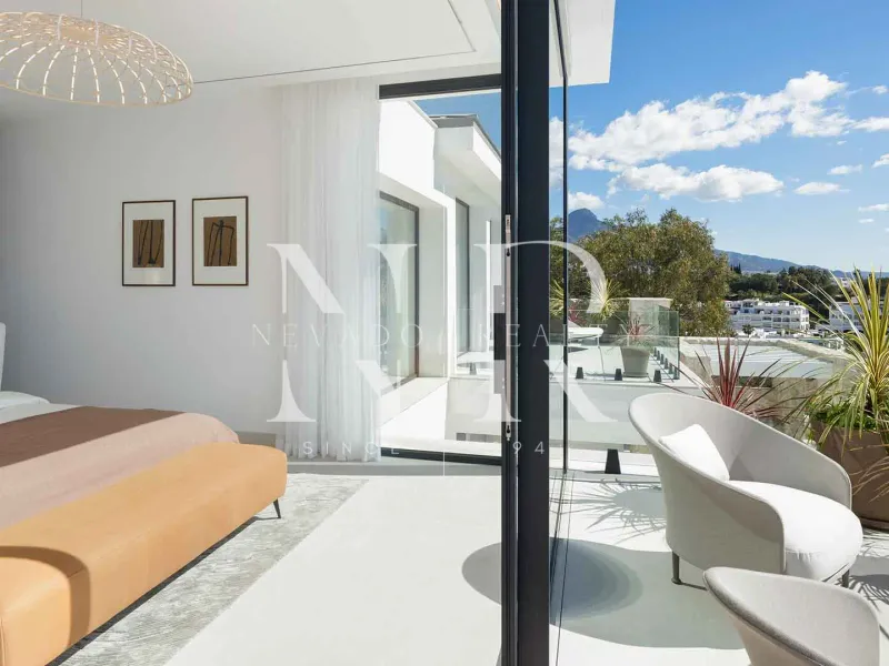 Villa in Urbanisation La Quinta with panoramic views for sale