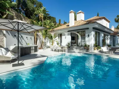 Completely renovated villa in Urbanisation El Herrojo for sale