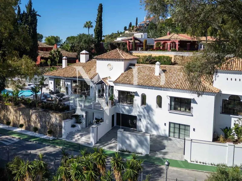 Completely renovated villa in Urbanisation El Herrojo for sale