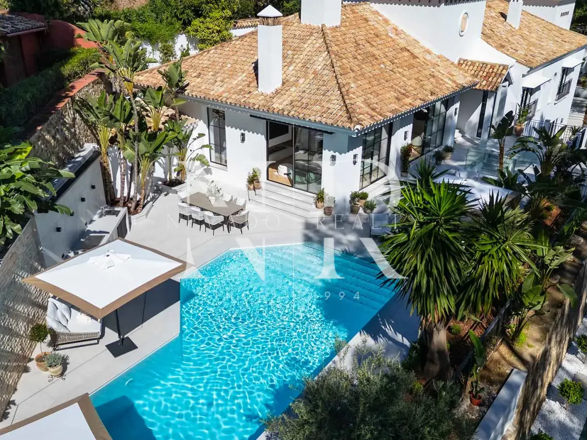 Completely renovated villa in Urbanisation El Herrojo for sale