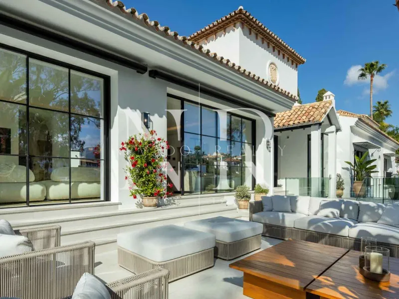 Completely renovated villa in Urbanisation El Herrojo for sale