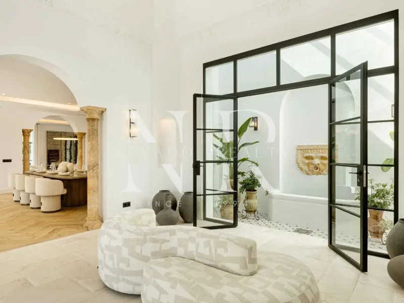 Completely renovated villa in Urbanisation El Herrojo for sale