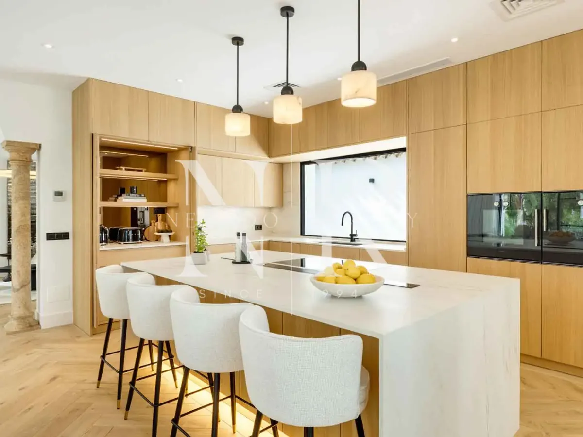 Completely renovated villa in Urbanisation El Herrojo for sale