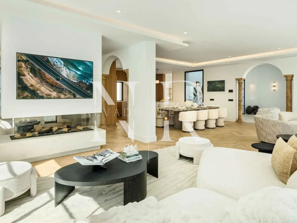 Completely renovated villa in Urbanisation El Herrojo for sale