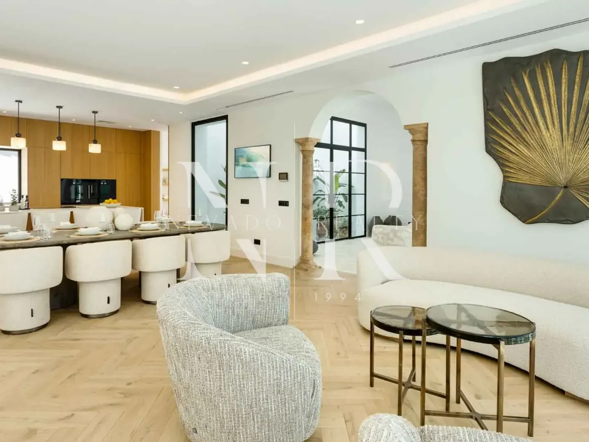 Completely renovated villa in Urbanisation El Herrojo for sale