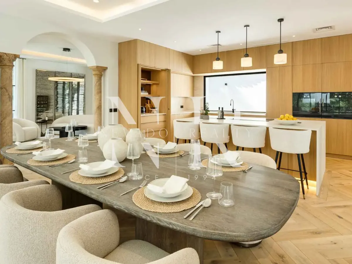 Completely renovated villa in Urbanisation El Herrojo for sale