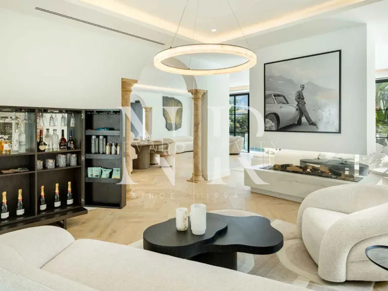 Completely renovated villa in Urbanisation El Herrojo for sale