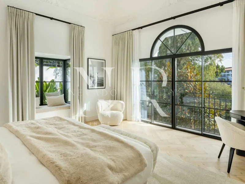 Completely renovated villa in Urbanisation El Herrojo for sale