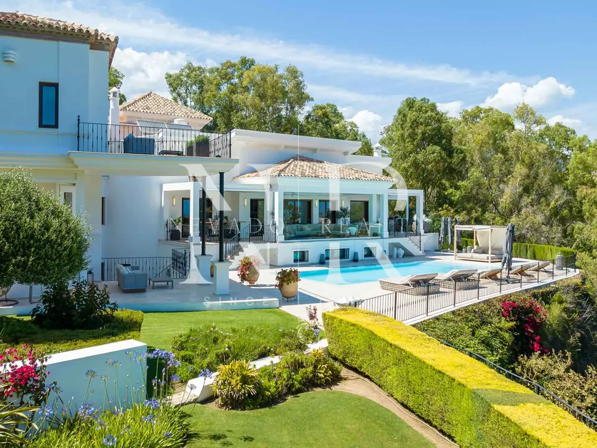 Villa in El Herrojo with panoramic sea views for sale