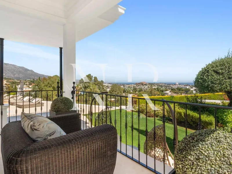 Villa in El Herrojo with panoramic sea views for sale