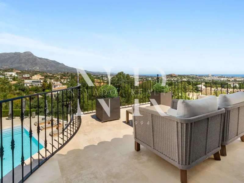 Villa in El Herrojo with panoramic sea views for sale