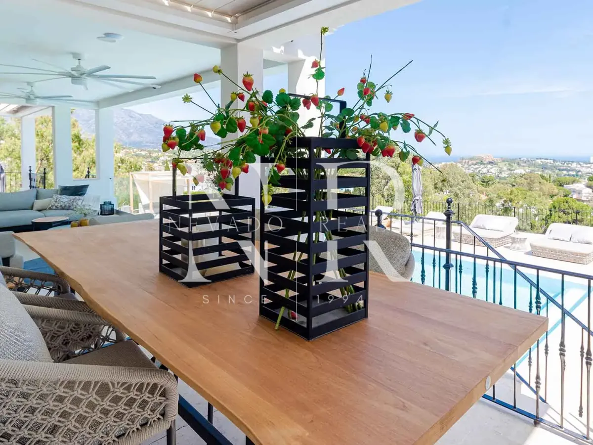 Villa in El Herrojo with panoramic sea views for sale