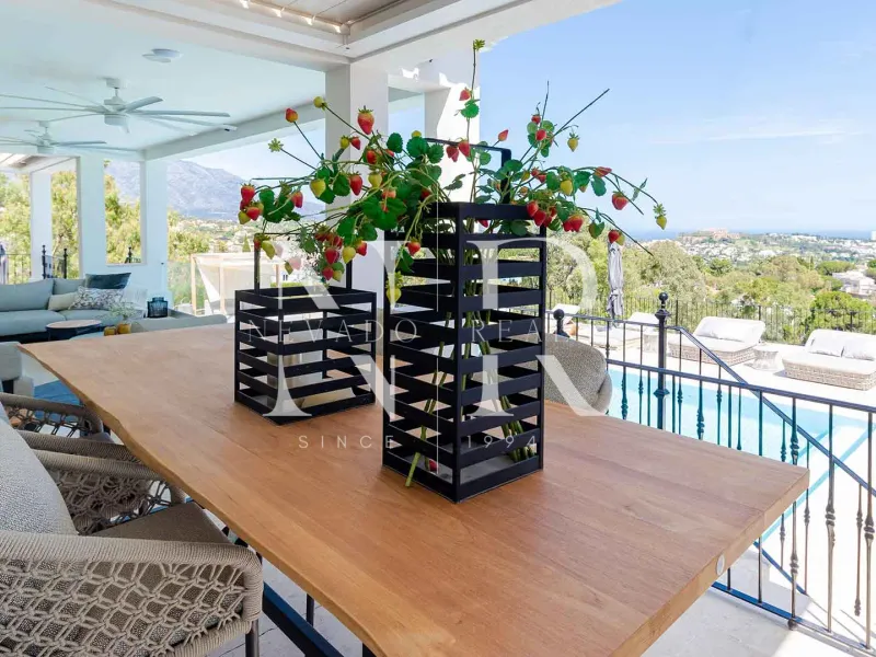 Villa in El Herrojo with panoramic sea views for sale