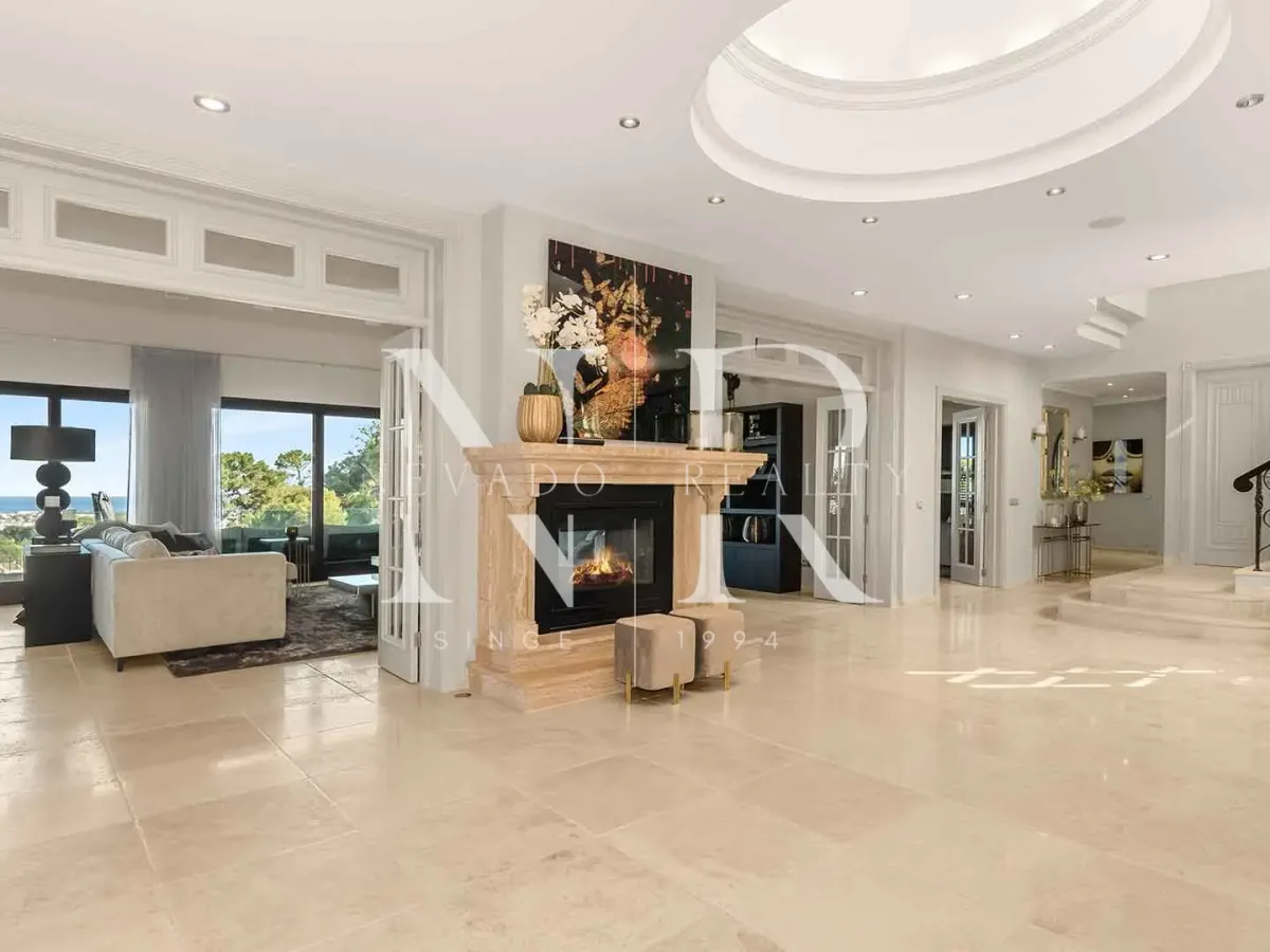 Villa in El Herrojo with panoramic sea views for sale