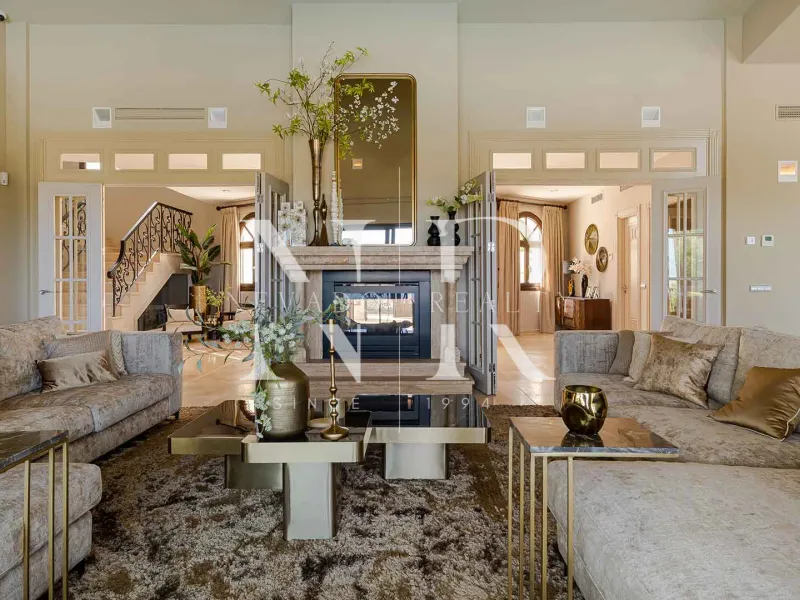 Villa in El Herrojo with panoramic sea views for sale