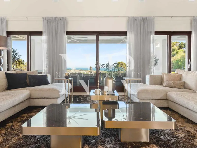 Villa in El Herrojo with panoramic sea views for sale