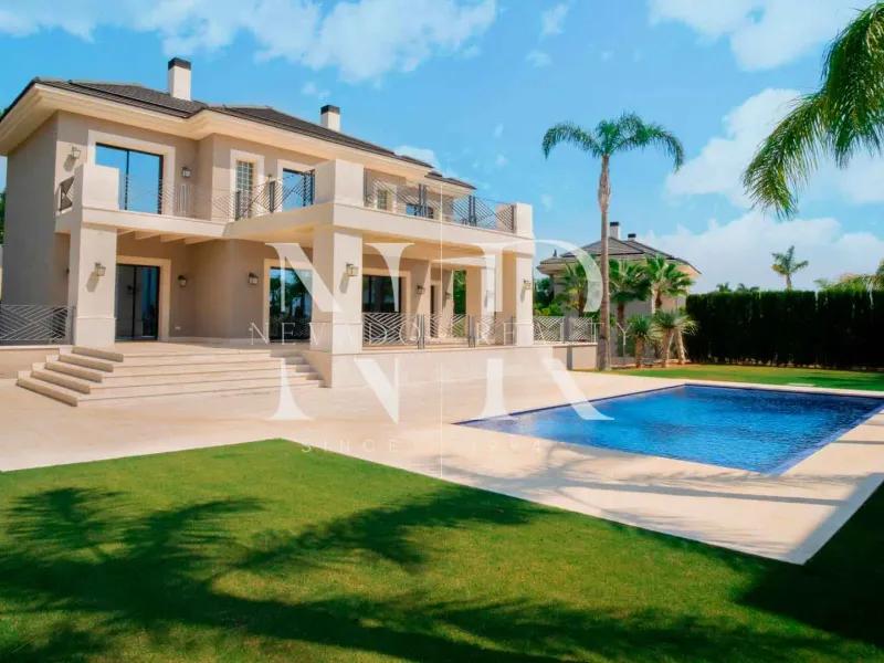 Villa in Los Flamingos Golf Urbanization for sale