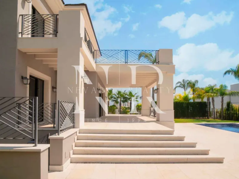 Villa in Los Flamingos Golf Urbanization for sale