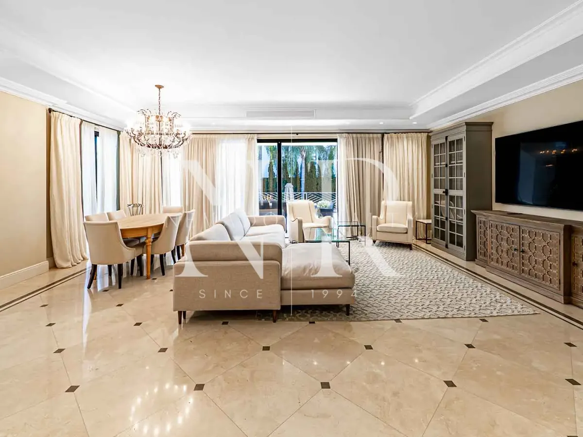 Villa in Los Flamingos Golf Urbanization for sale